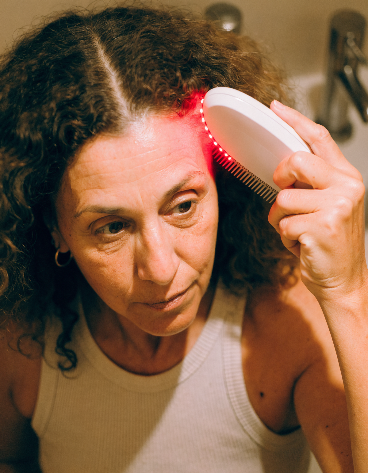 Using the red light comb along the hairline
